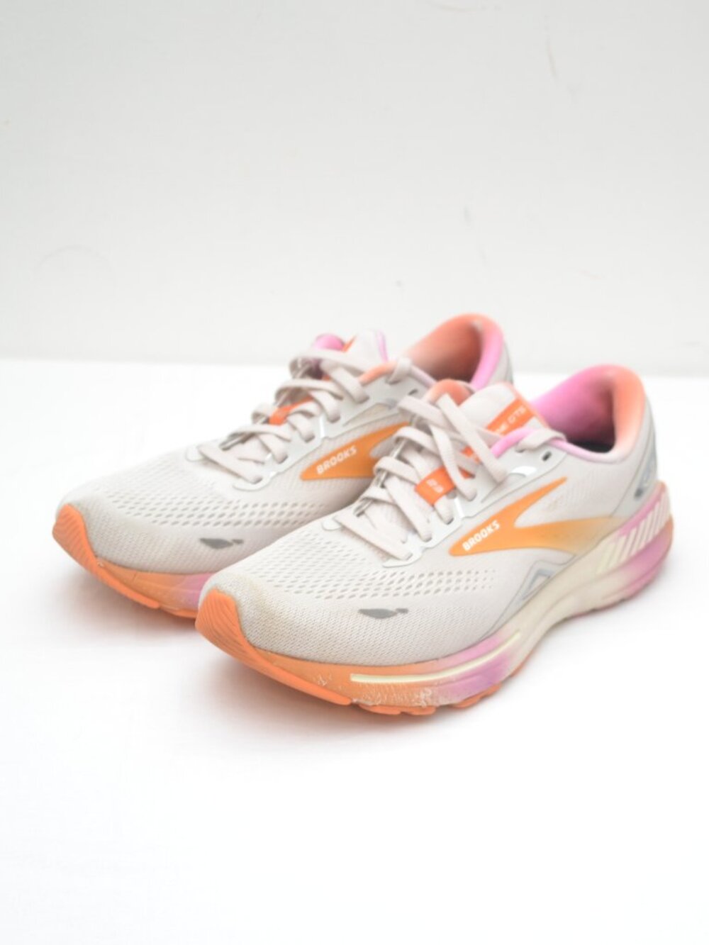 Brooks Adrenaline GTS 23 White Sand Fuchsia Women Size 9.5